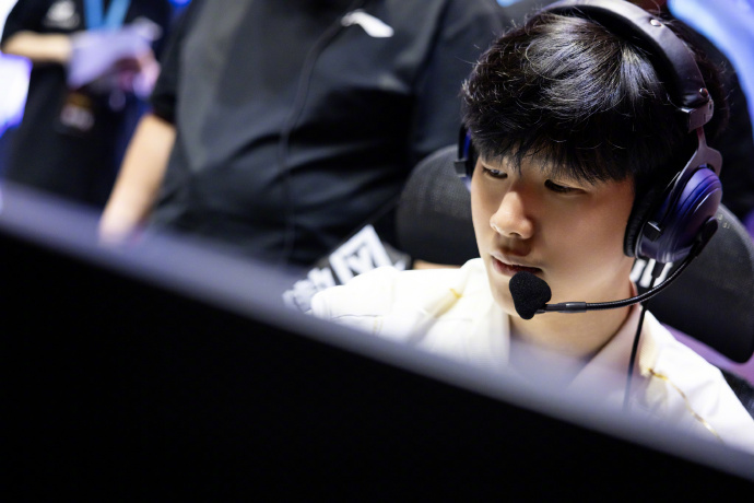 掘金前途光明!,TheShy新星出色发挥表现突出全场沸腾不已 掘金前途光明!,TheShy新星出色发挥表现突出全场沸腾不已