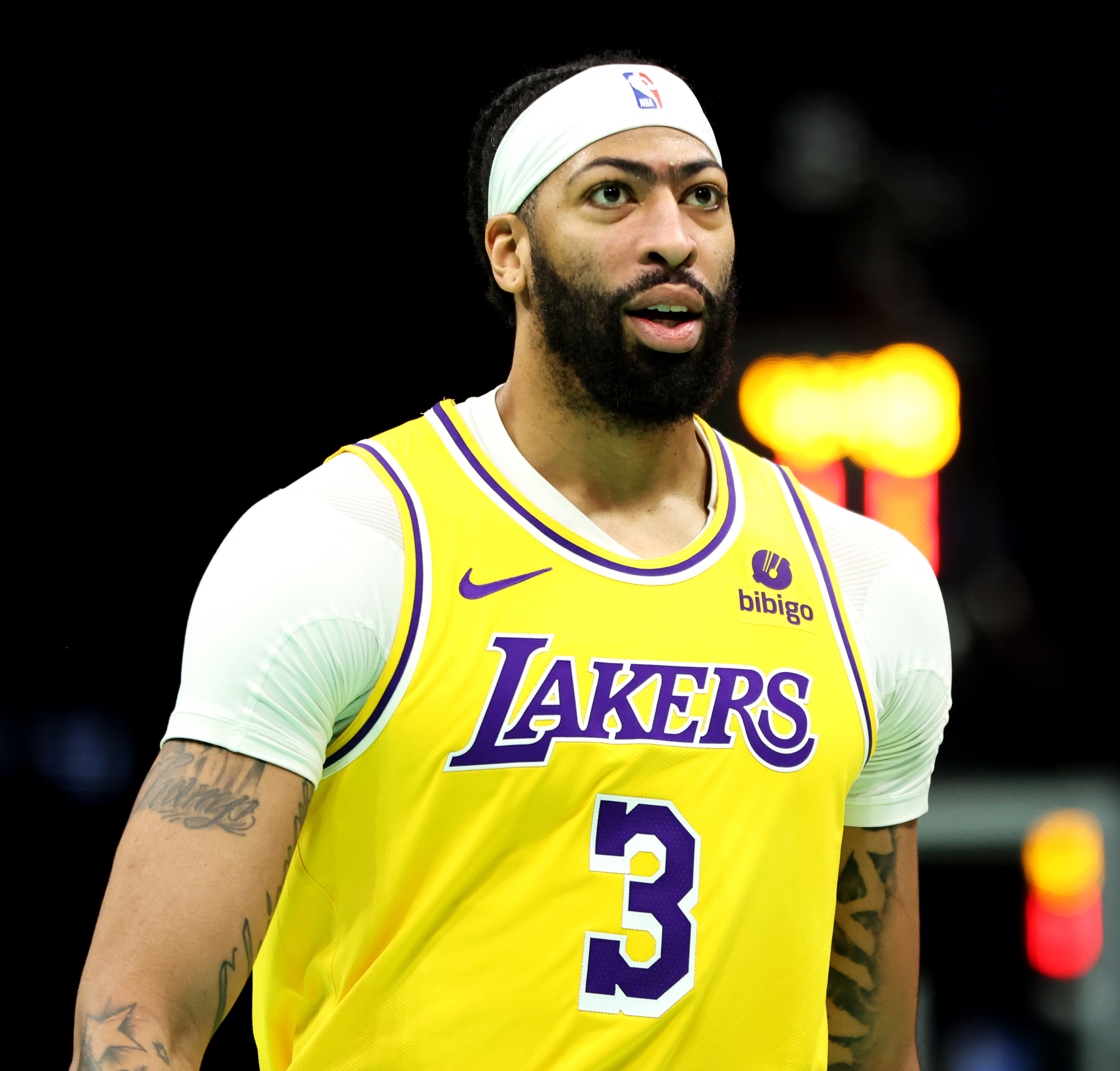 西亚卡姆意外战胜独行侠,刷新纪录引爆全场!上演精彩一战 西亚卡姆意外战胜独行侠,刷新纪录引爆全场!上演精彩一战