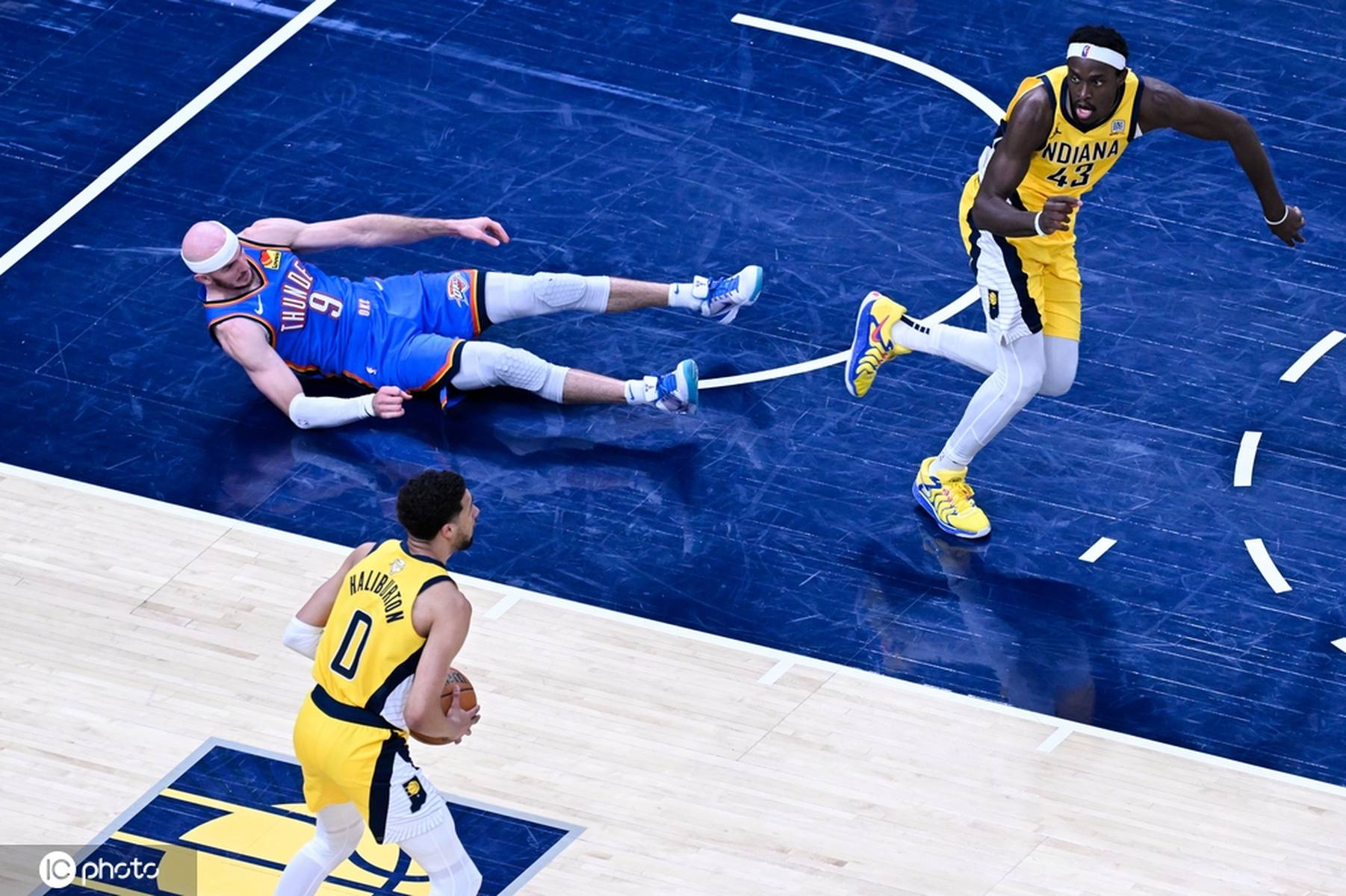 西亚卡姆意外战胜独行侠,刷新纪录引爆全场!上演精彩一战 西亚卡姆意外战胜独行侠,刷新纪录引爆全场!上演精彩一战