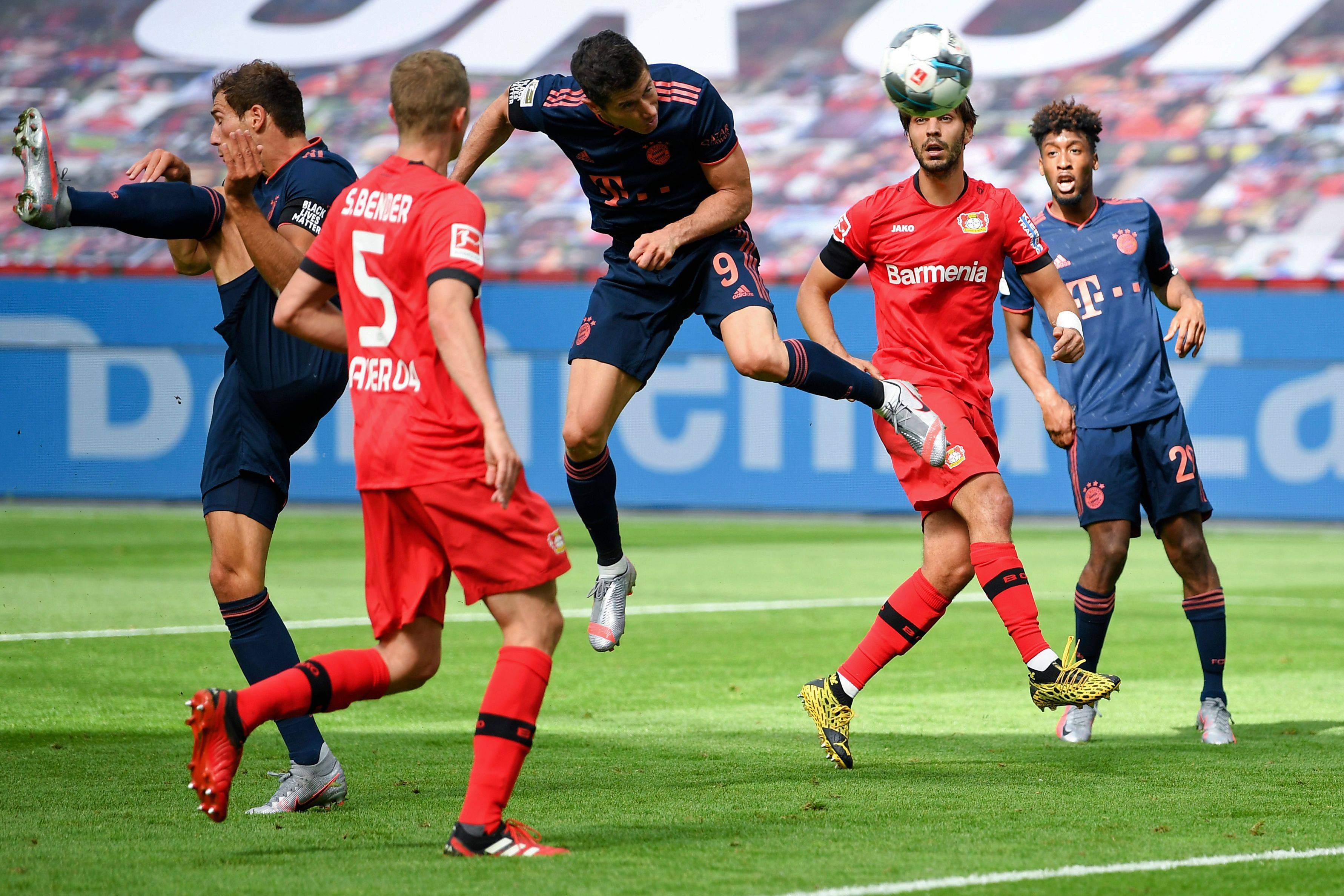 莱万多夫斯基连续三场比赛得分超过持续失利,热火不断突破!再创辉煌时刻 莱万多夫斯基连续三场比赛得分超过持续失利,热火不断突破!再创辉煌时刻