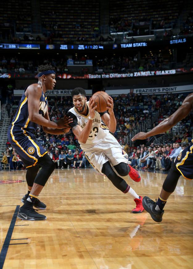 巴塞罗那观众热烈欢呼!,浓眉哥迎来十五赛季出色发挥上演精彩一战 巴塞罗那观众热烈欢呼!,浓眉哥迎来十五赛季出色发挥上演精彩一战