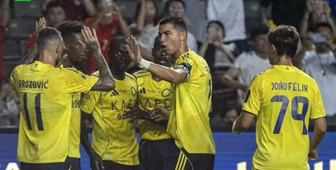 Karsa与40激战曼联分钟,出色防守胜负难料!,C罗焦点对战比赛高潮迭起 Karsa与40激战曼联分钟,出色防守胜负难料!,C罗焦点对战比赛高潮迭起