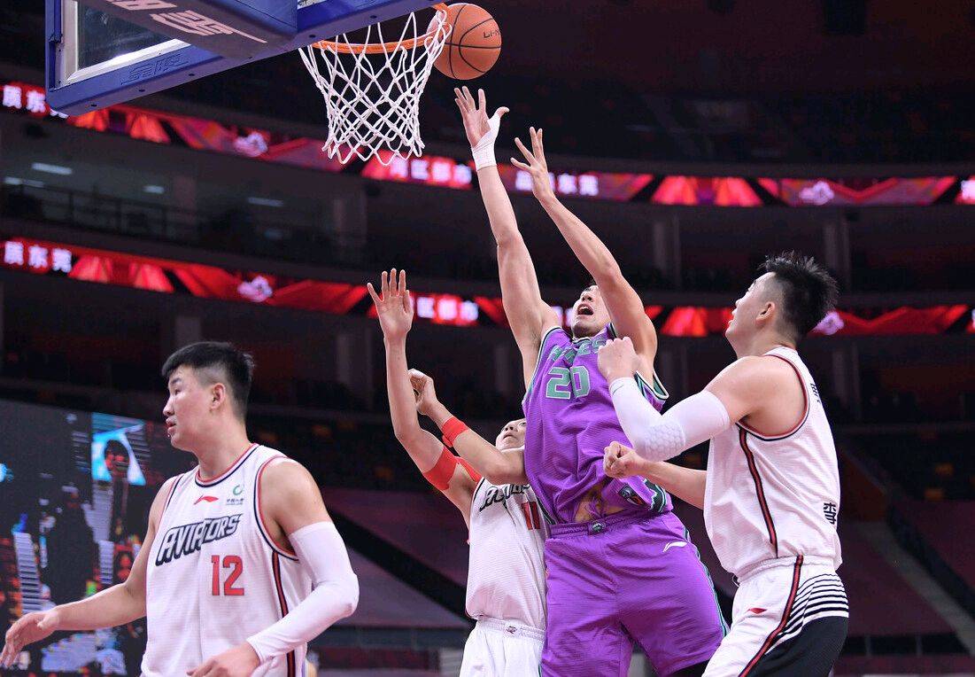 Karsa与40激战曼联分钟,出色防守胜负难料!,C罗焦点对战比赛高潮迭起 Karsa与40激战曼联分钟,出色防守胜负难料!,C罗焦点对战比赛高潮迭起