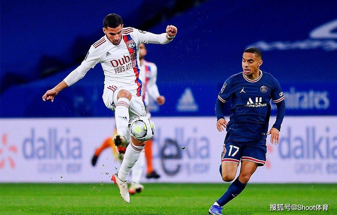 法兰克福训练开放日,清晨门线救险引欢呼,法甲在即,心理建设被强调 法兰克福训练开放日,清晨门线救险引欢呼,法甲在即,心理建设被强调