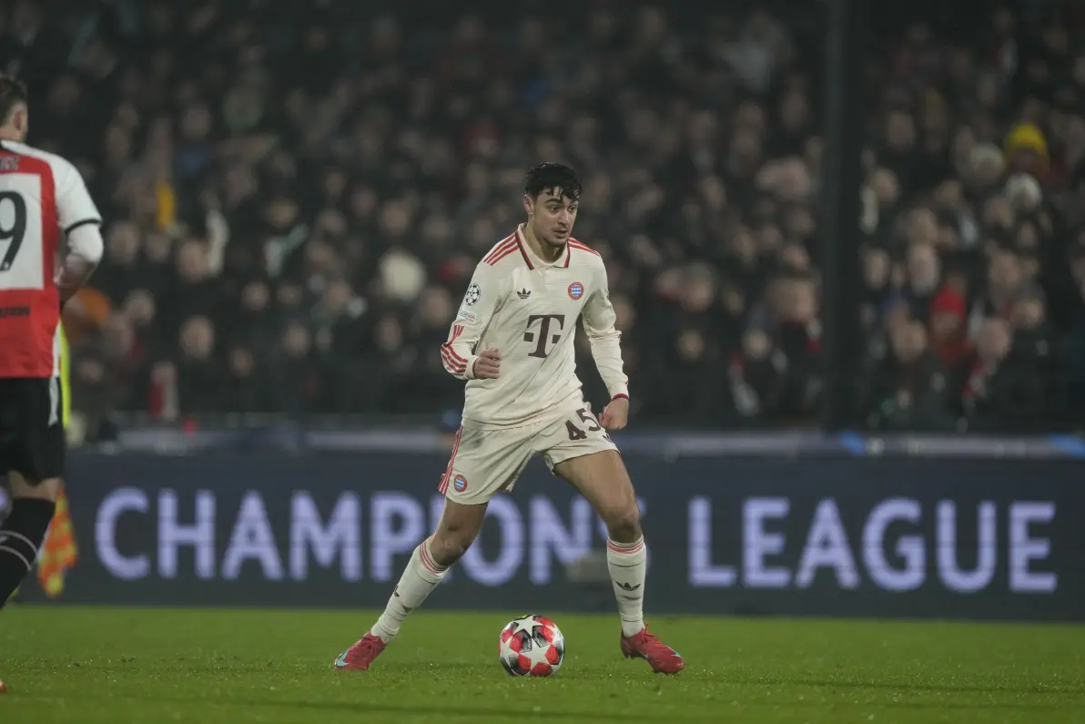 费耶诺德发布备战花絮,加时末段回应争议,法甲任务艰巨,年轻球员得到机会 费耶诺德发布备战花絮,加时末段回应争议,法甲任务艰巨,年轻球员得到机会