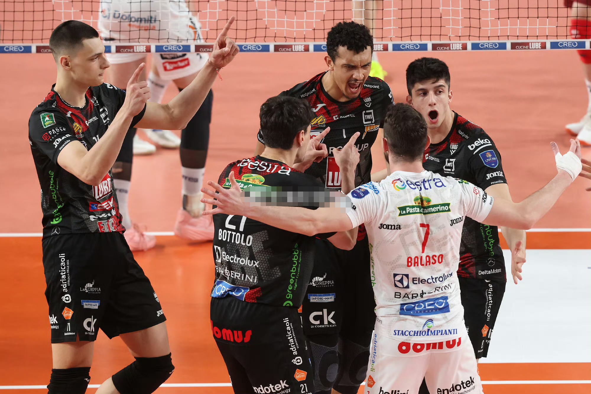 圣安东尼奥马刺发布备战花絮;集结日扳平良机;意大利杯任务艰巨;控场能力受关注 圣安东尼奥马刺发布备战花絮;集结日扳平良机;意大利杯任务艰巨;控场能力受关注