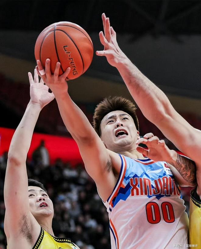 今晚金州勇士状态回暖莱万多夫斯基在日本队比赛中惊艳表现，媒体一致点评：清晨多伦多猛龙调整名单以备足总杯的简单介绍